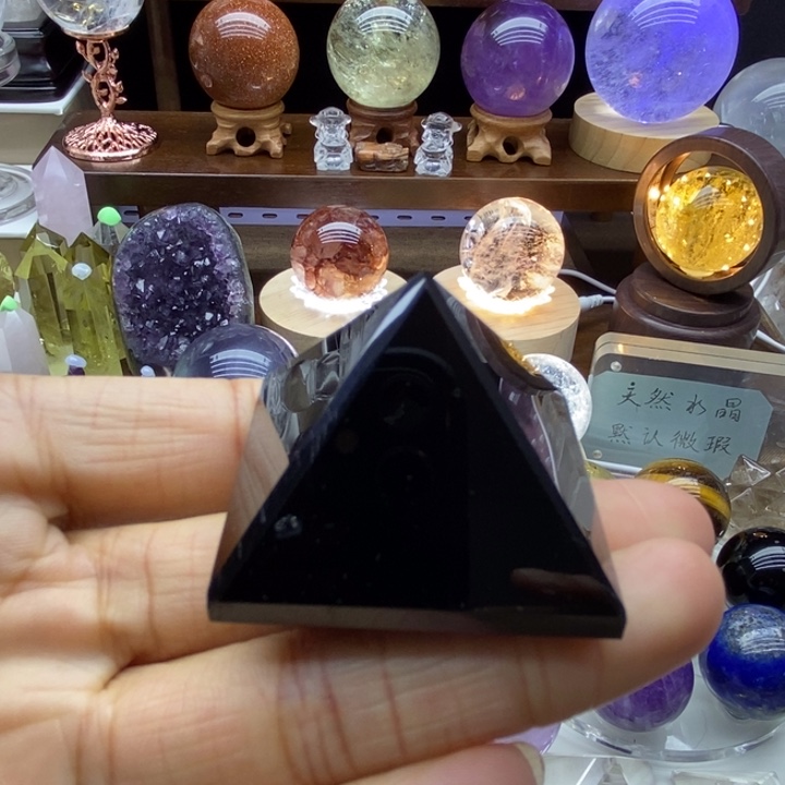 水晶摆件未镶嵌天然黑曜石金字塔