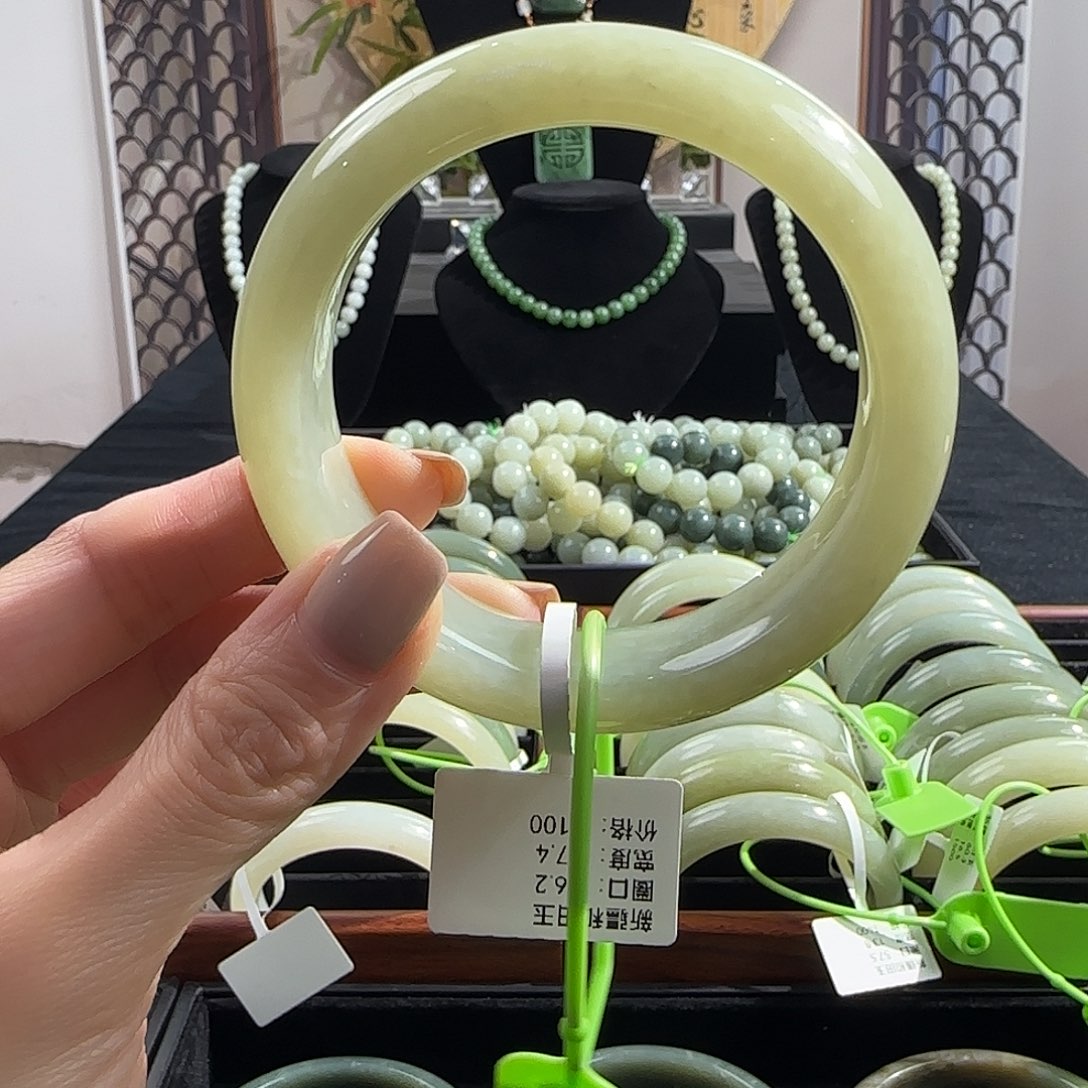 和田玉未镶嵌手镯56.2