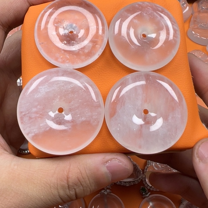 石英质玉未镶嵌颈饰多样性发其一，可挑选