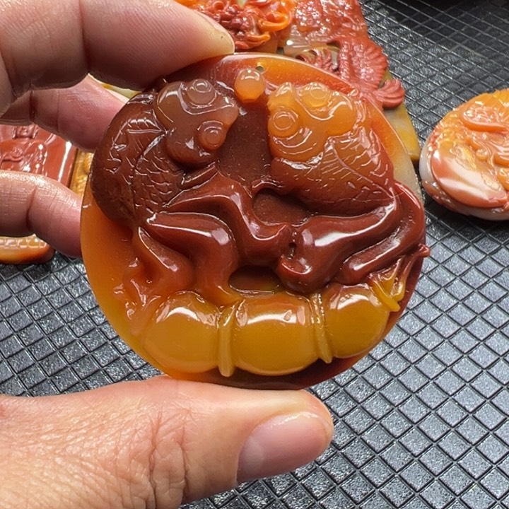 石英质玉（黄龙玉）颈饰未镶嵌