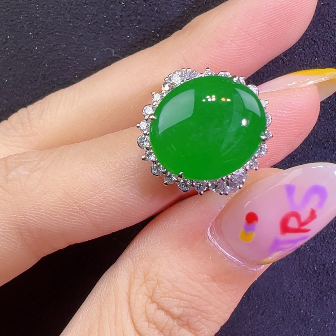 翡翠戒指18K金镶嵌蛋面