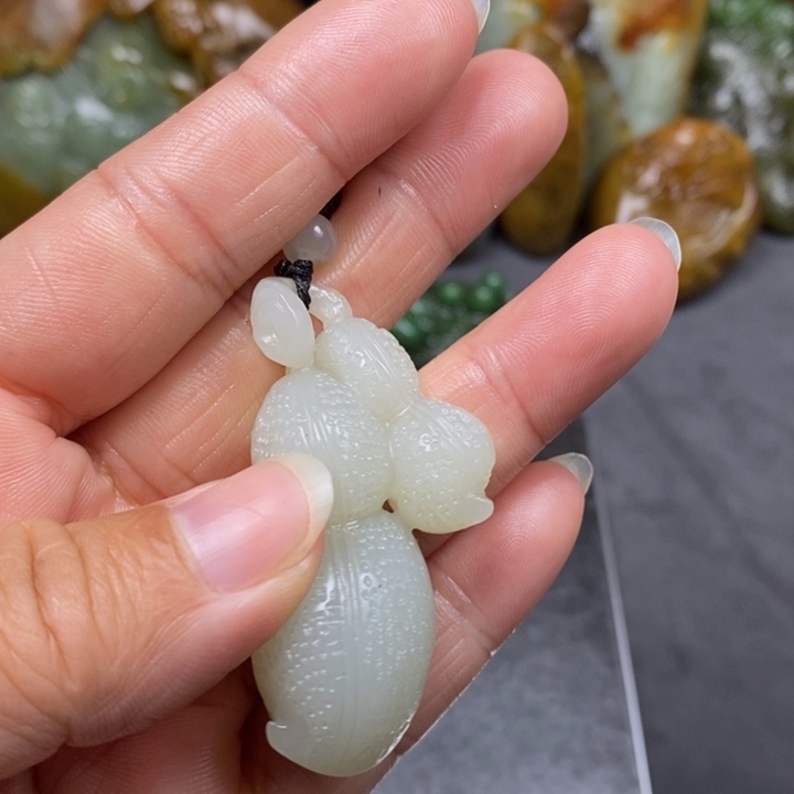 和田玉未镶嵌把件