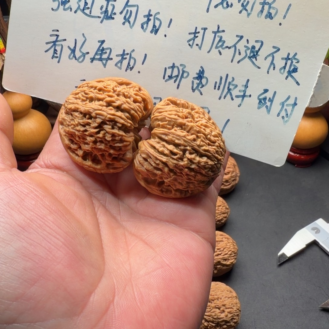 风***、文玩核桃把件南疆石团子凹底蚂蚁拉丝尺寸43有修