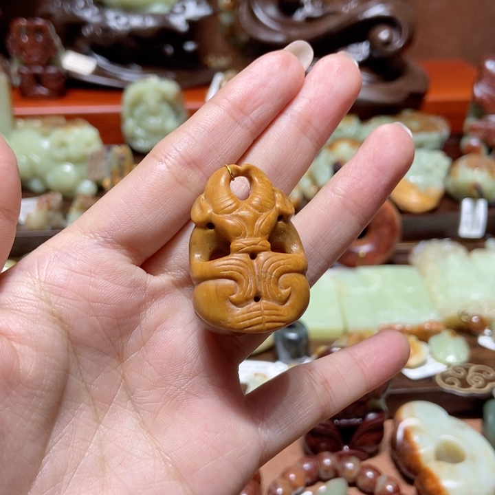 岫岩河磨玉（透闪石质玉）挂件未镶嵌