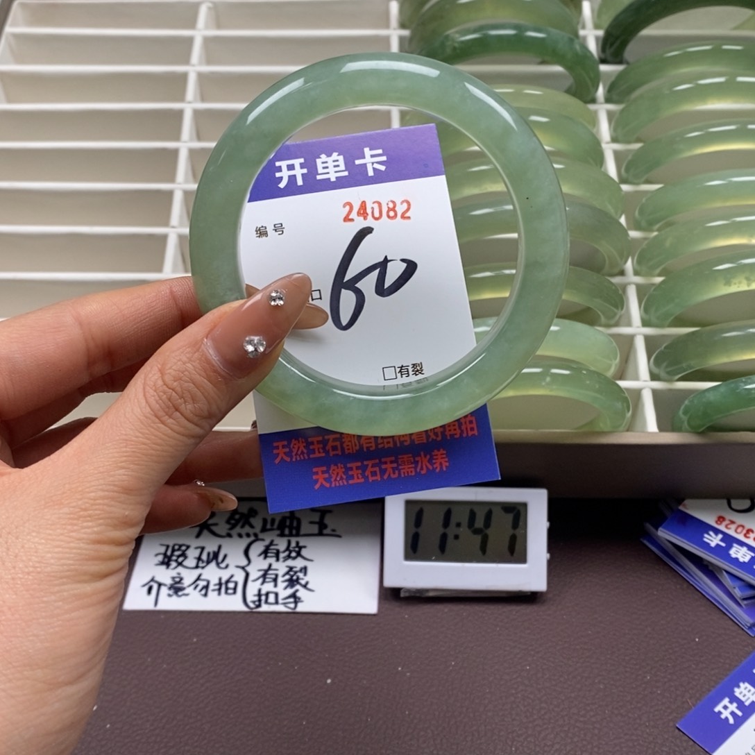 蛇纹石玉手镯未镶嵌