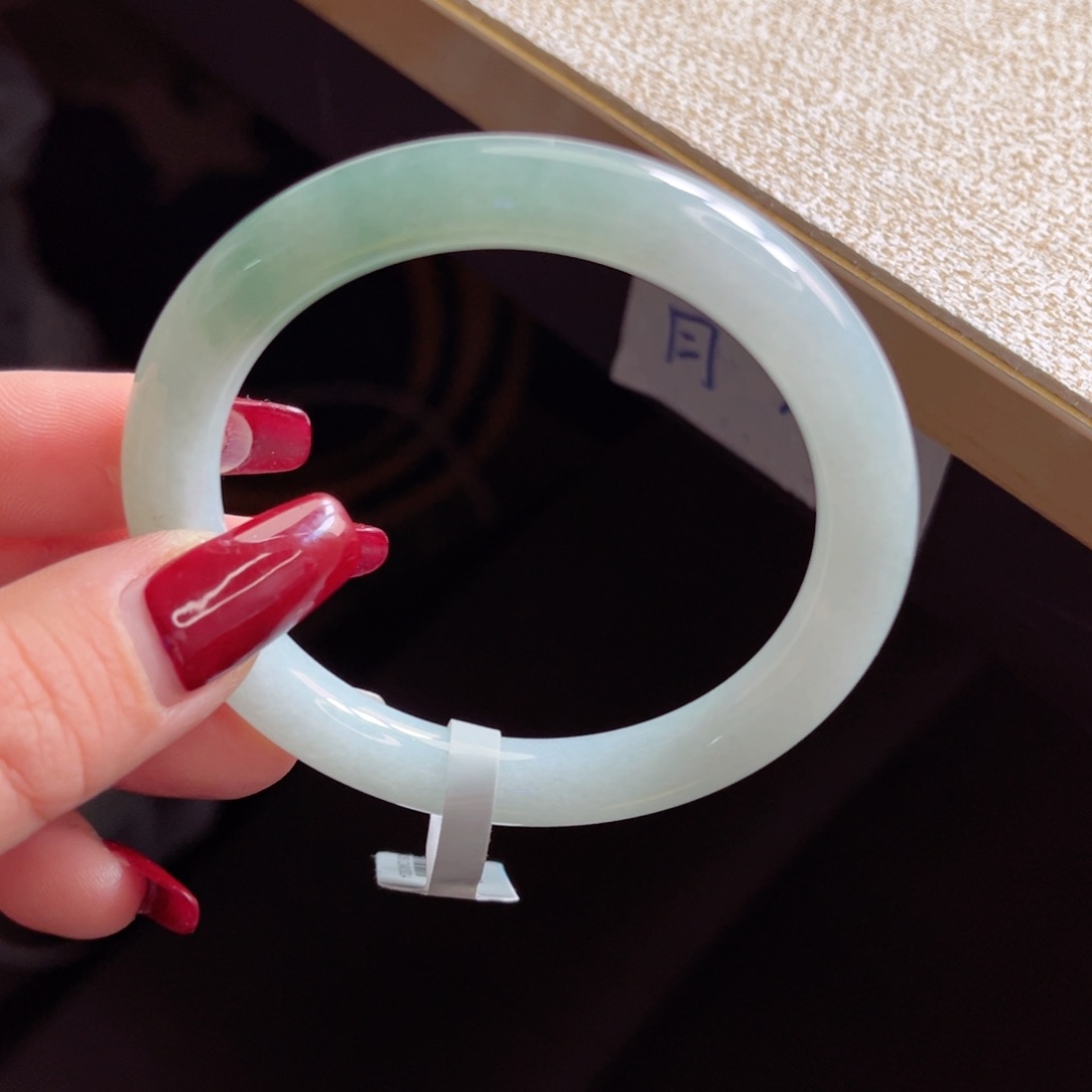 翡翠手镯未镶嵌手镯