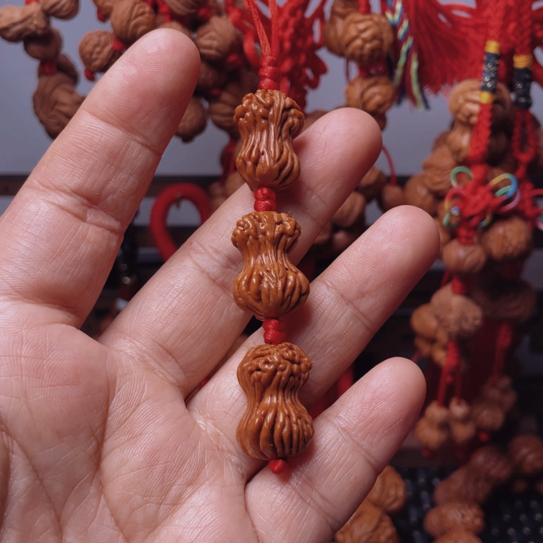 木质类龙纹桃枭挂件