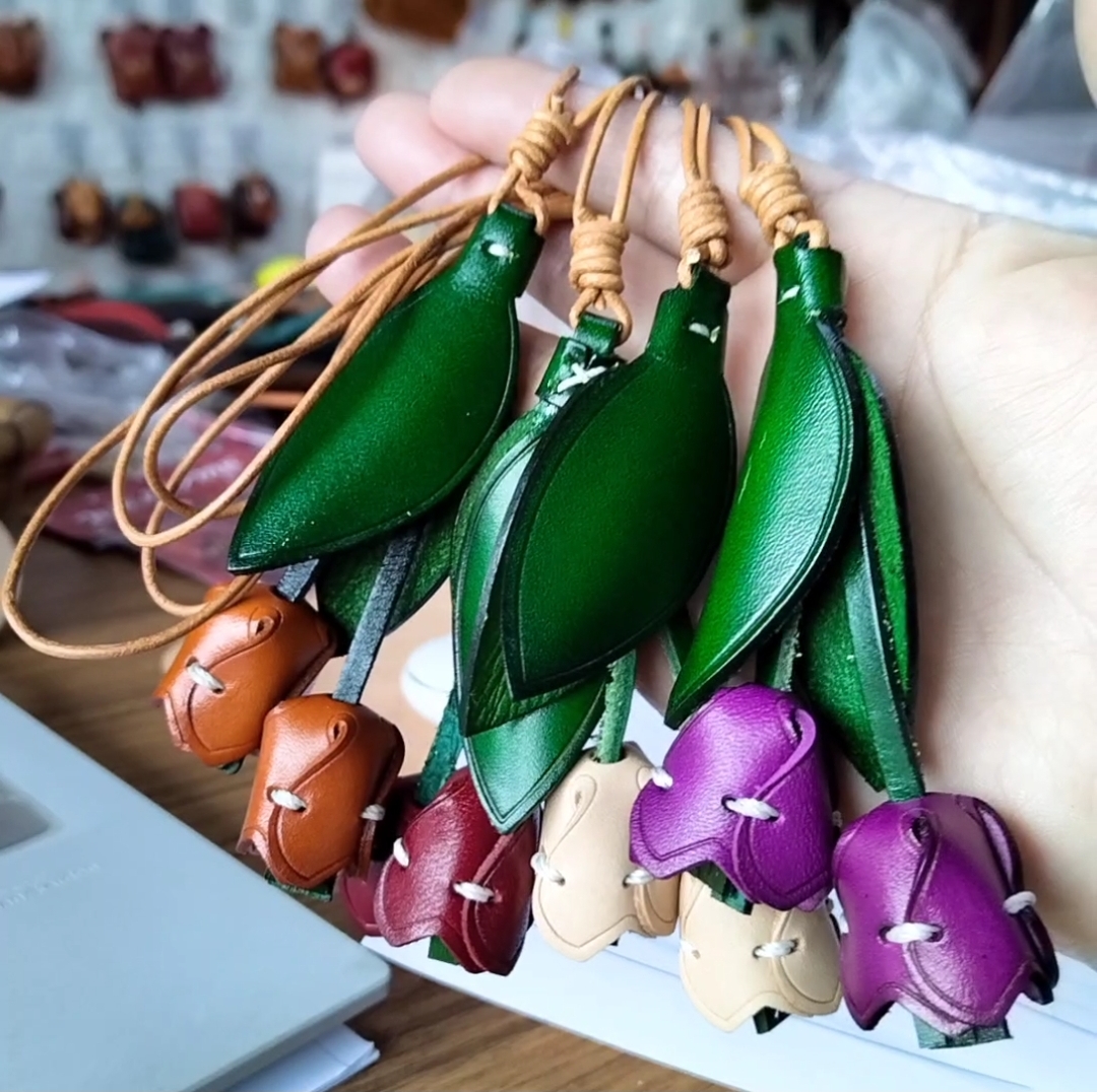 头层牛皮手工缝制郁金香包包钥匙扣车挂件玫瑰花花朵挂饰创意礼品