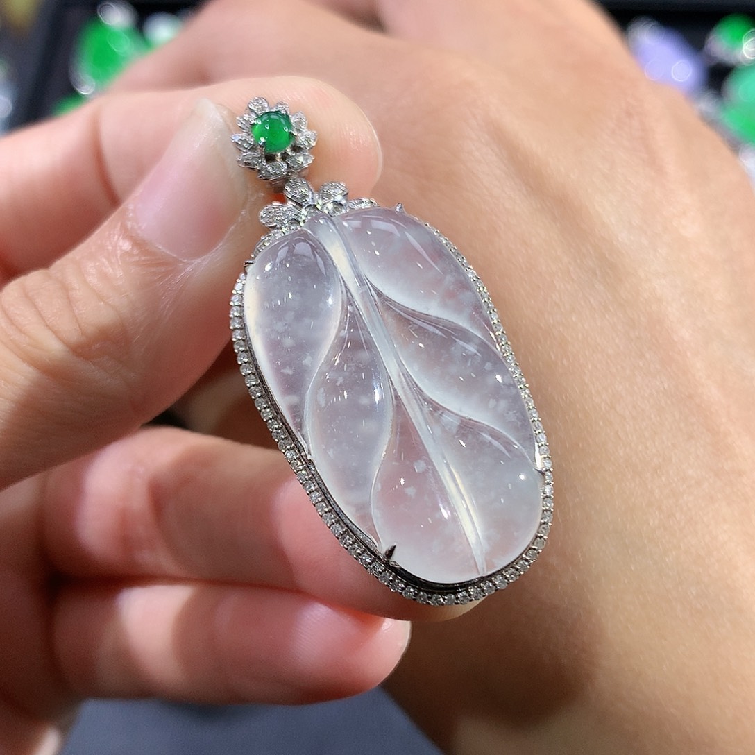 翡翠18K金镶嵌颈饰