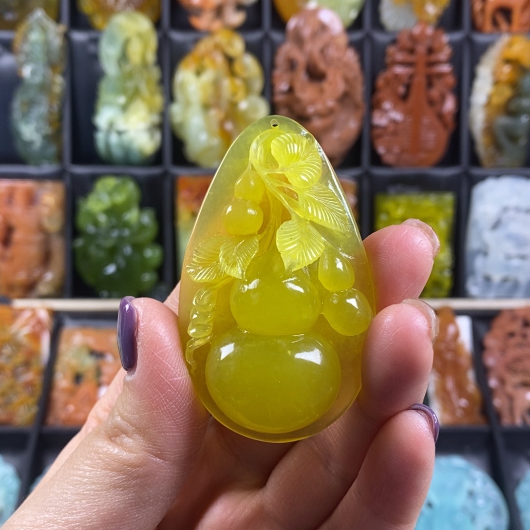 蛇纹石玉颈饰合金心**码