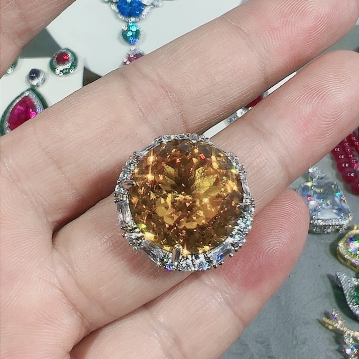 红宝石颈饰未镶嵌