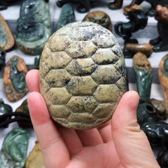 岫岩河磨玉（透闪石质玉）把件未镶嵌