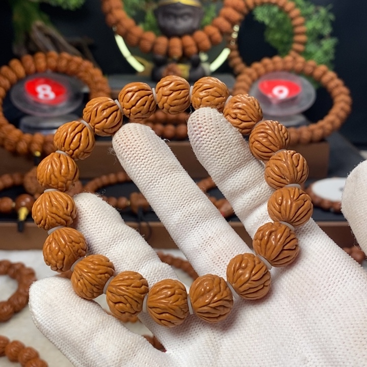 桃核吊坠看****变秦岭龙纹