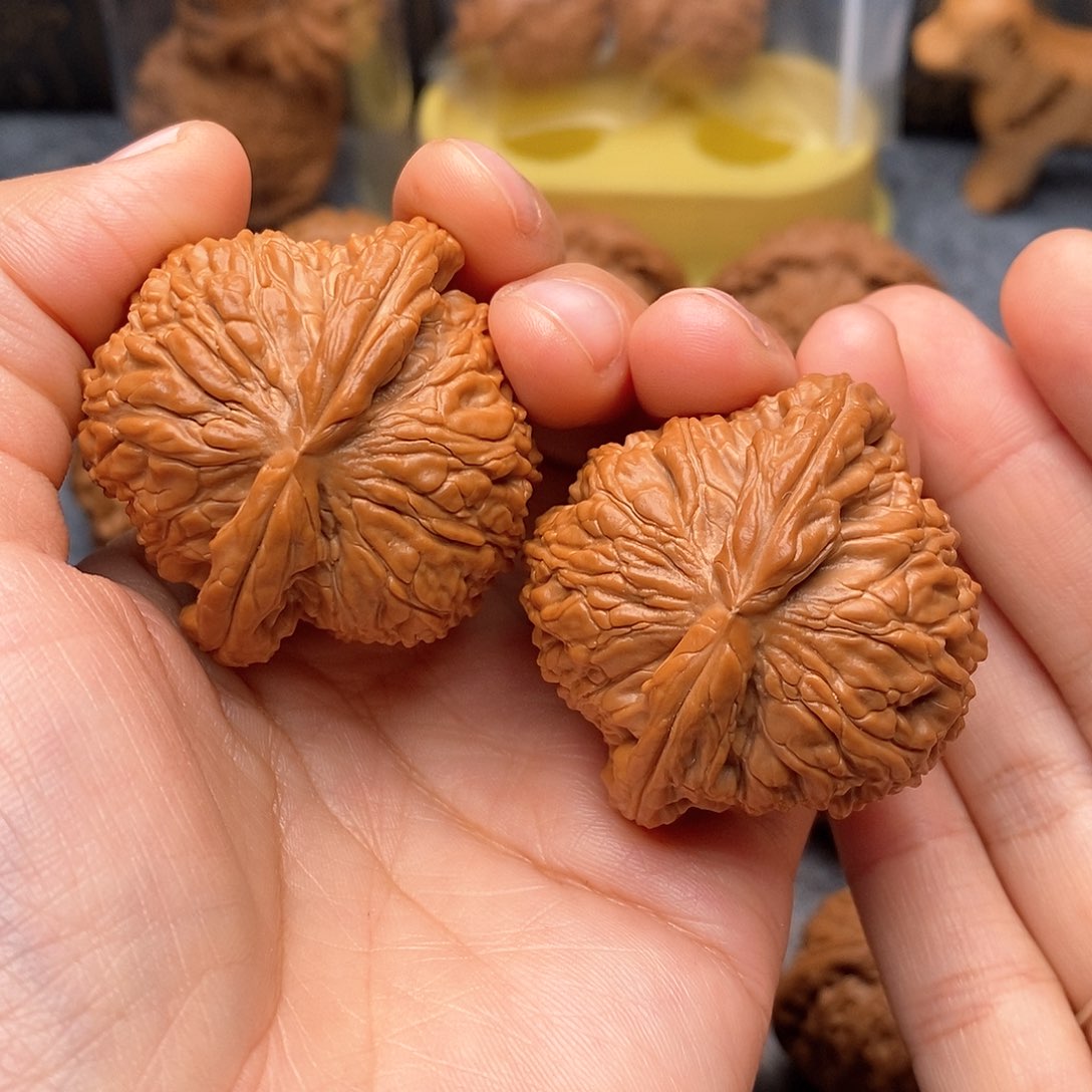 文玩核桃把件G****e老树白狮子44.8全品