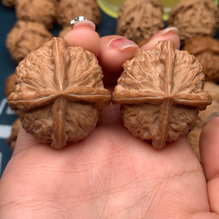 文玩核桃吊坠金锭四棱