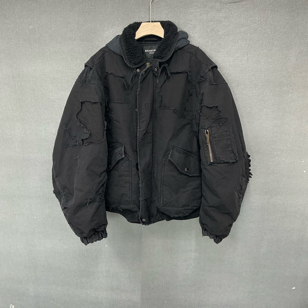 99新 Balenciaga/巴黎世家 双环刺绣撕裂破坏bomber棉服4码/8614