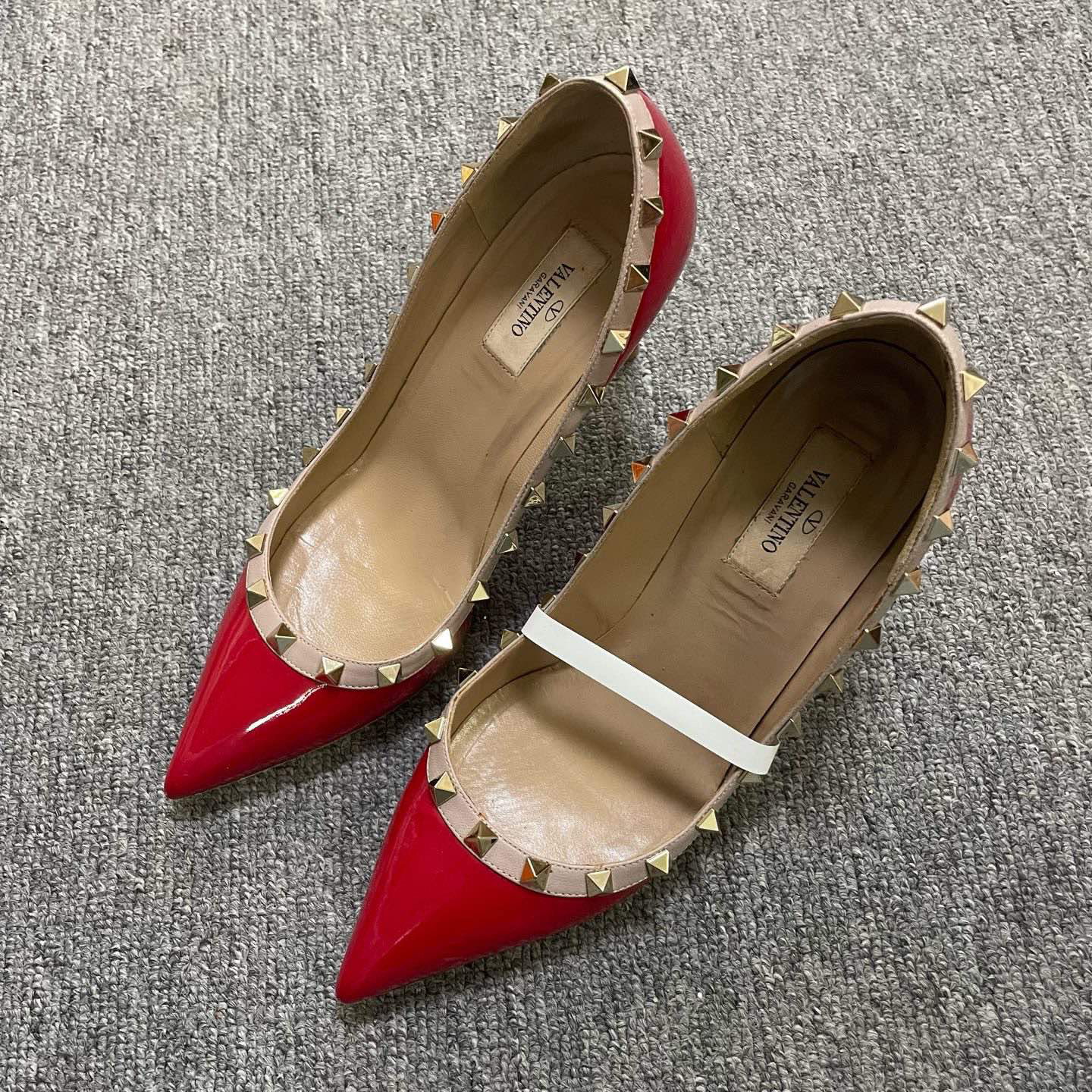 95新 Valentino/华伦天奴 气质尖头浅口细跟高跟鞋 39码/09069
