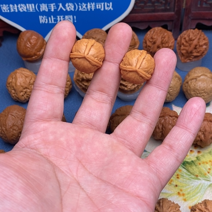 文玩核桃把件三棱