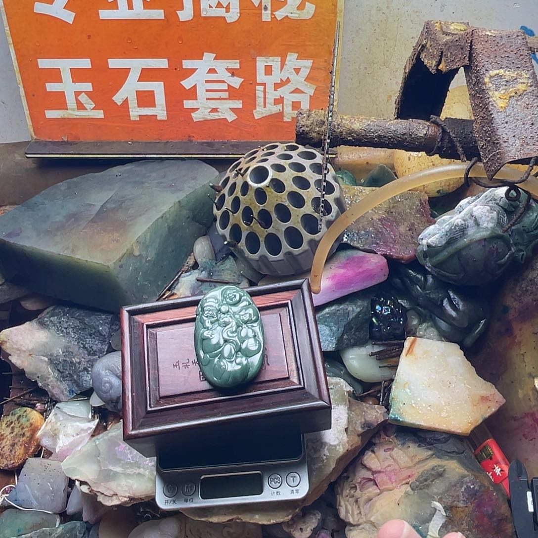 喔***o和田玉未镶嵌颈饰