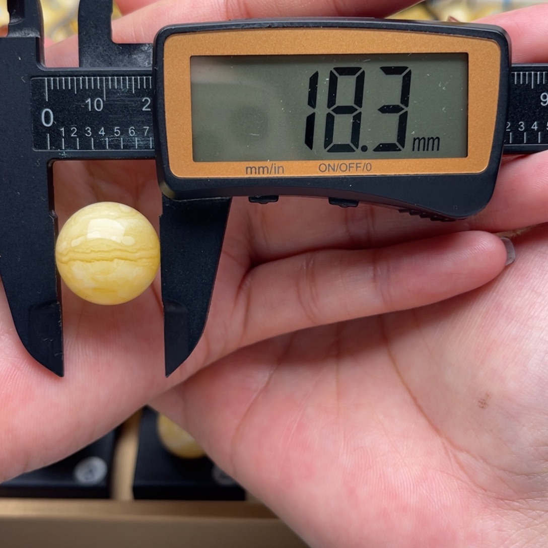 琥珀未镶嵌裸石蜜蜡圆珠笑