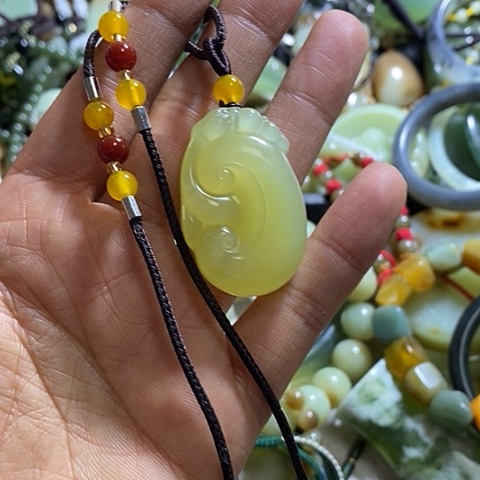 岫玉颈饰未镶嵌挂件