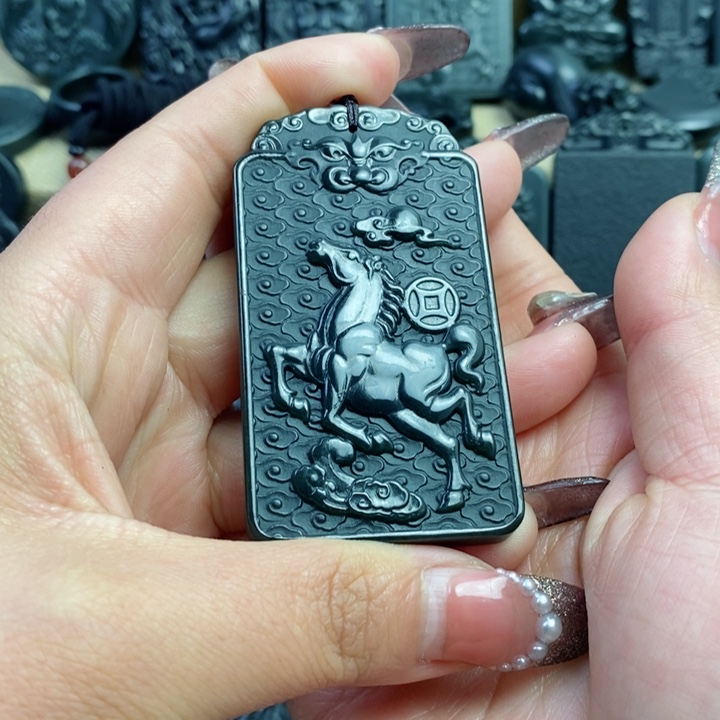 和田玉（青玉）颈饰未镶嵌前**量双面雕刻