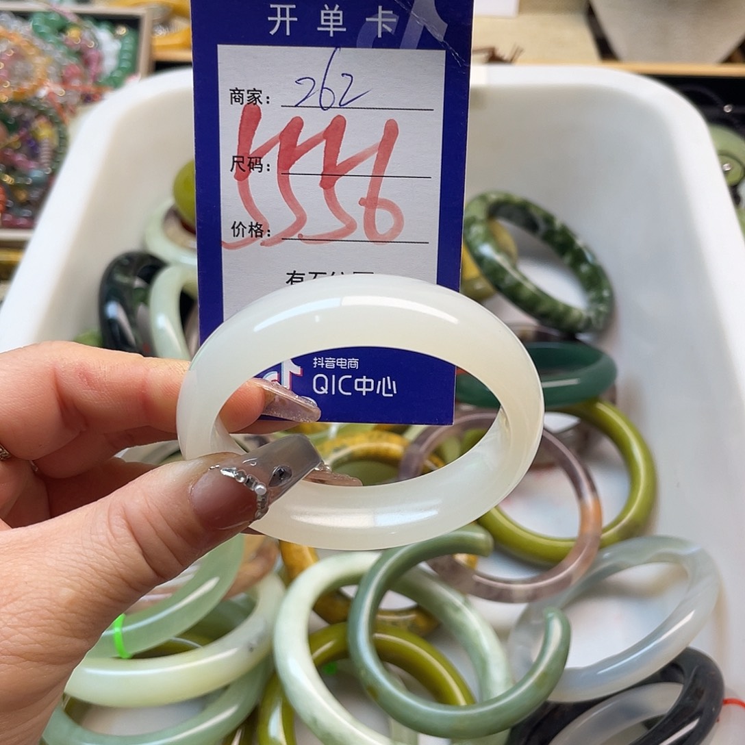 是***呀蛇纹石玉未镶嵌手镯