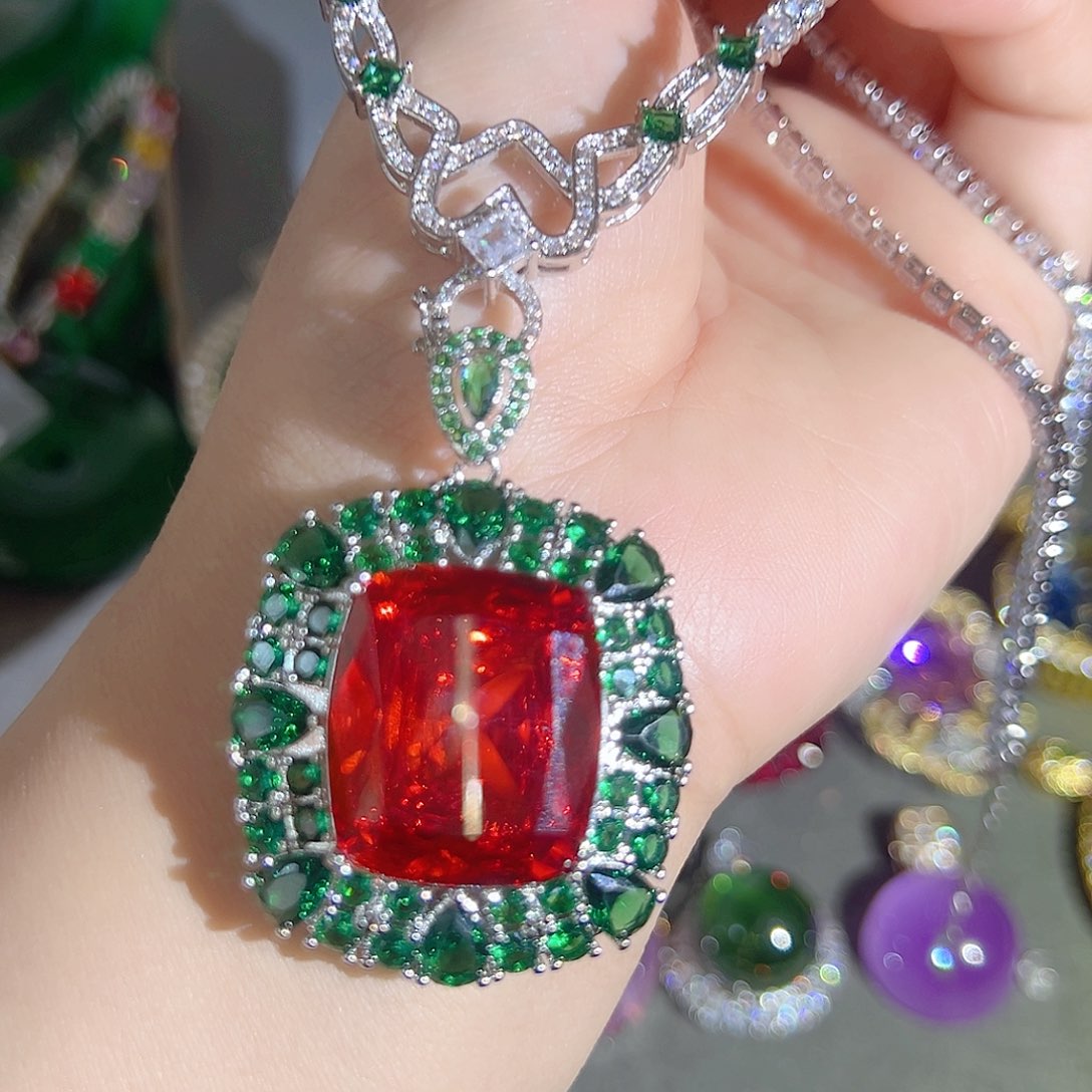 花岗石钨合金红色蓝色吊坠