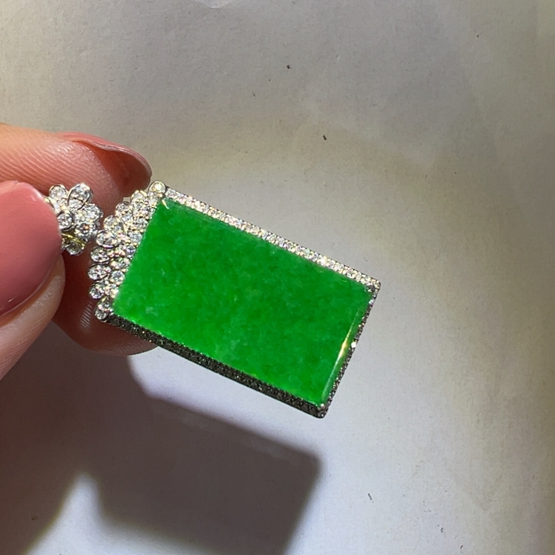 翡翠颈饰18K金镶嵌吊坠