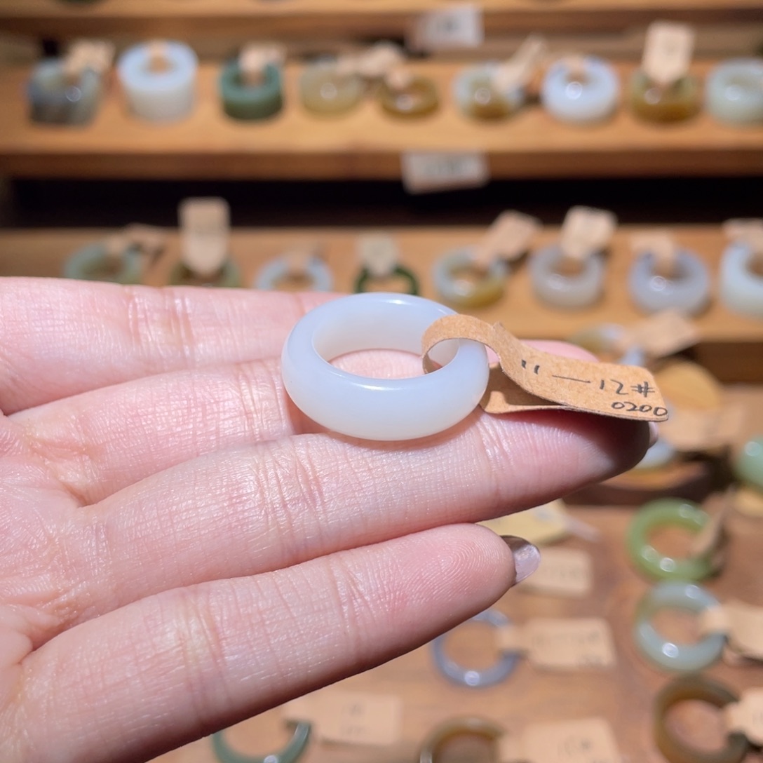 和田玉戒指未镶嵌太**静扩圈到16.5内径