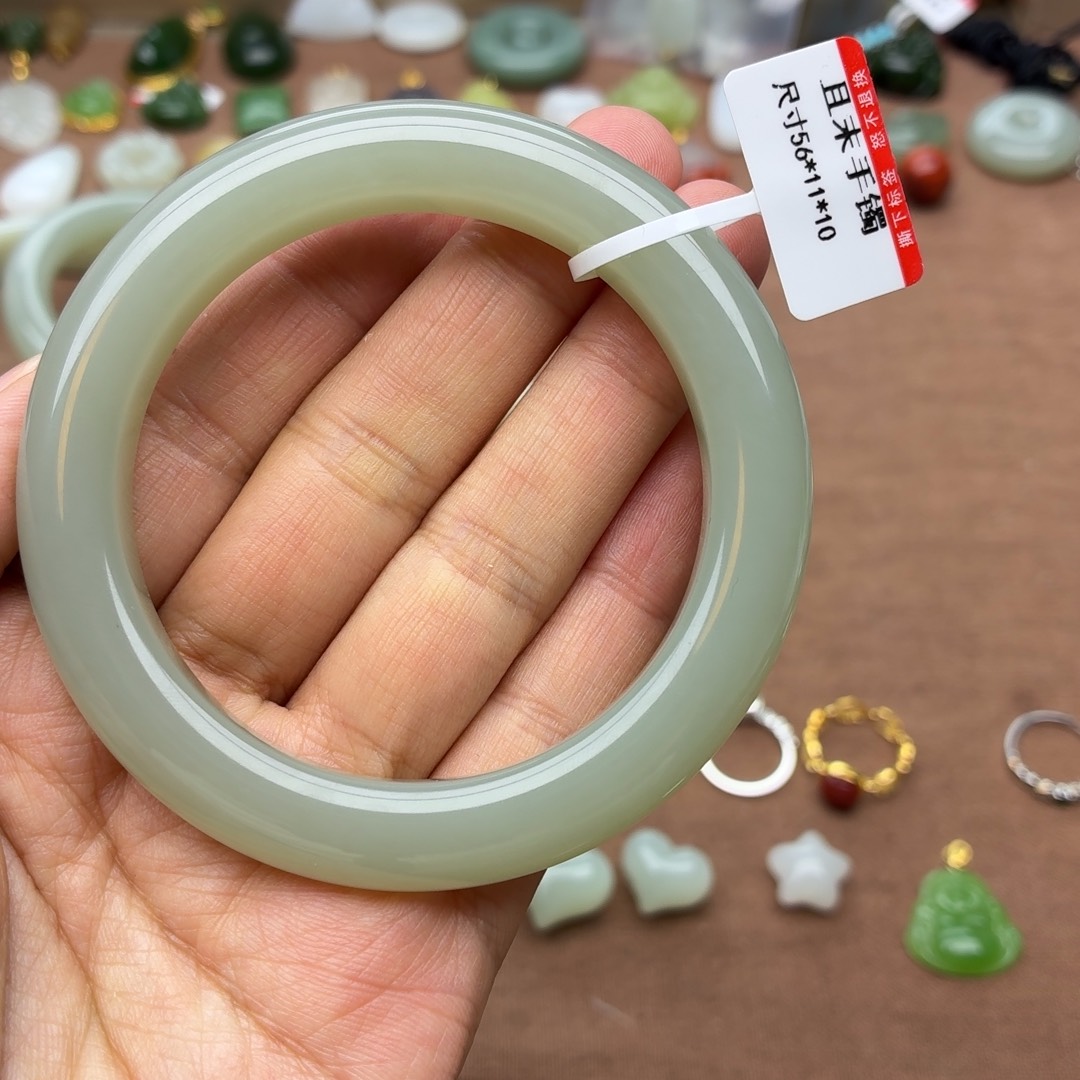 和田玉（青玉）未镶嵌手镯