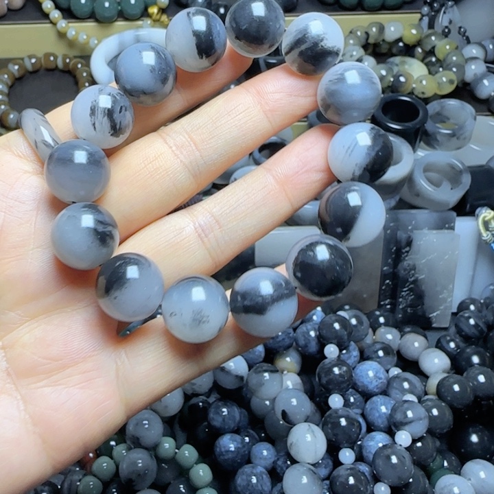 侯***兆手串饰品珠子路路通