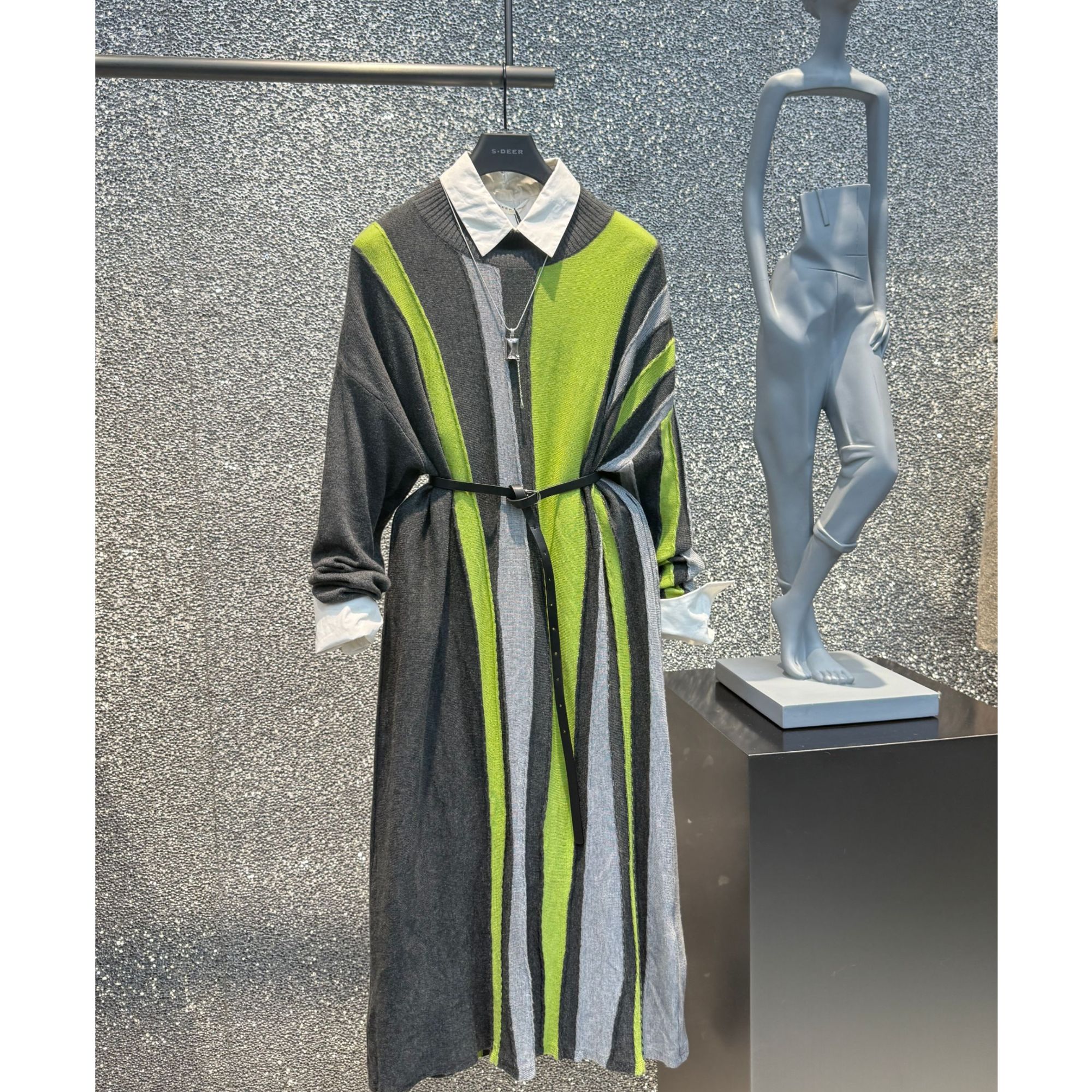 sdeer圣迪奥女装时尚气质罗纹圆领撞色收腰针织连衣裙S24181209