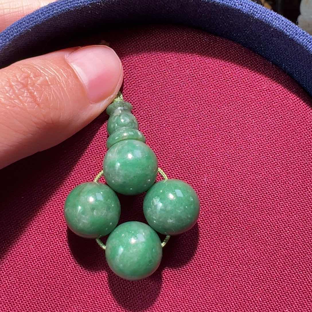 翡翠挂件未镶嵌一**行