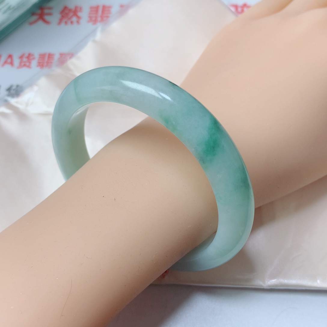 翡翠手镯未镶嵌明****7