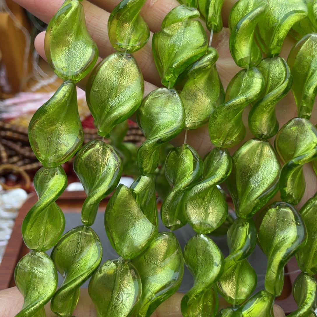 玛瑙/玉髓未镶嵌珠宝半成品琉璃扭形2条有瑕