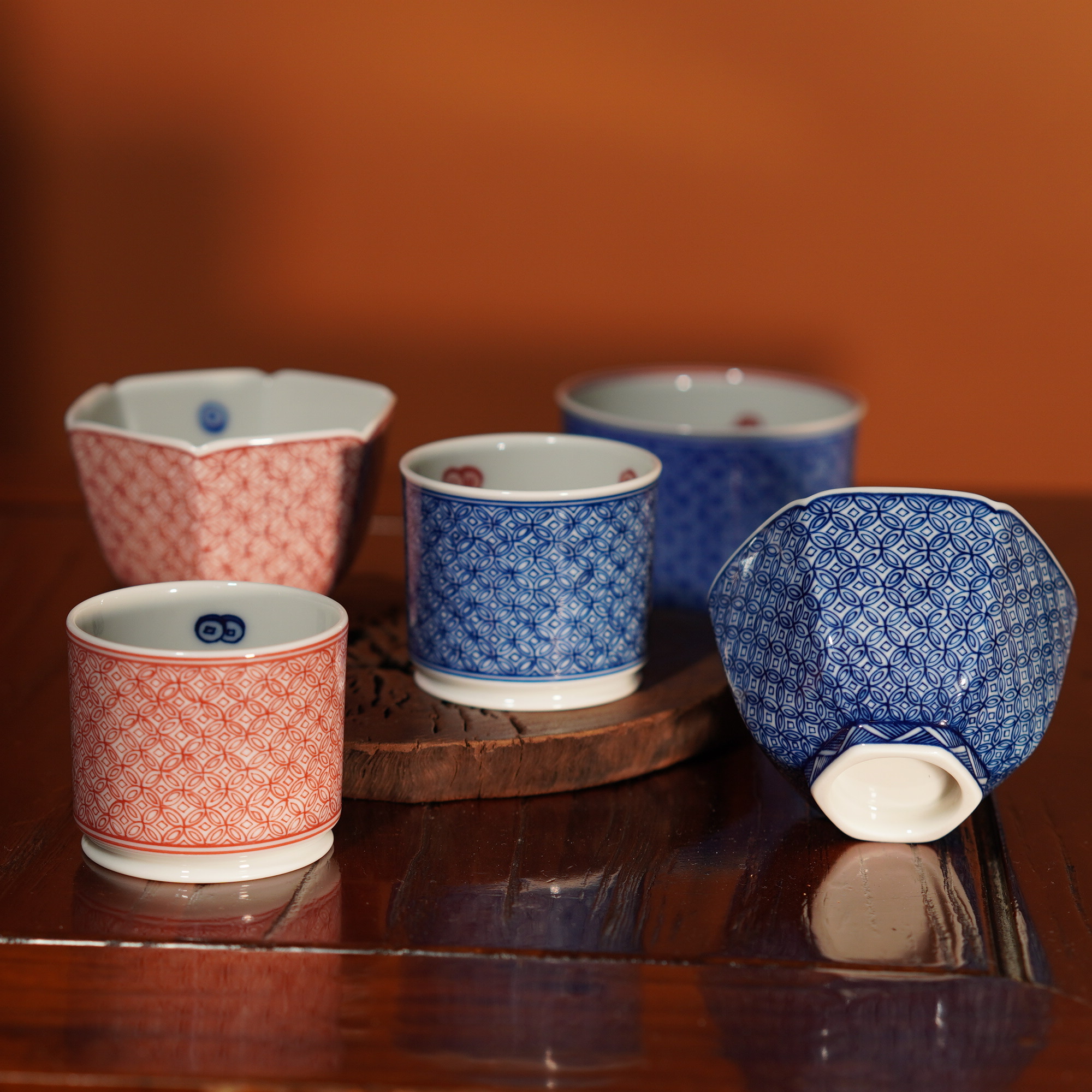 景德镇手绘铜钱纹容天杯主人杯青花瓷茶具茶杯有钱杯趣味高温釉下