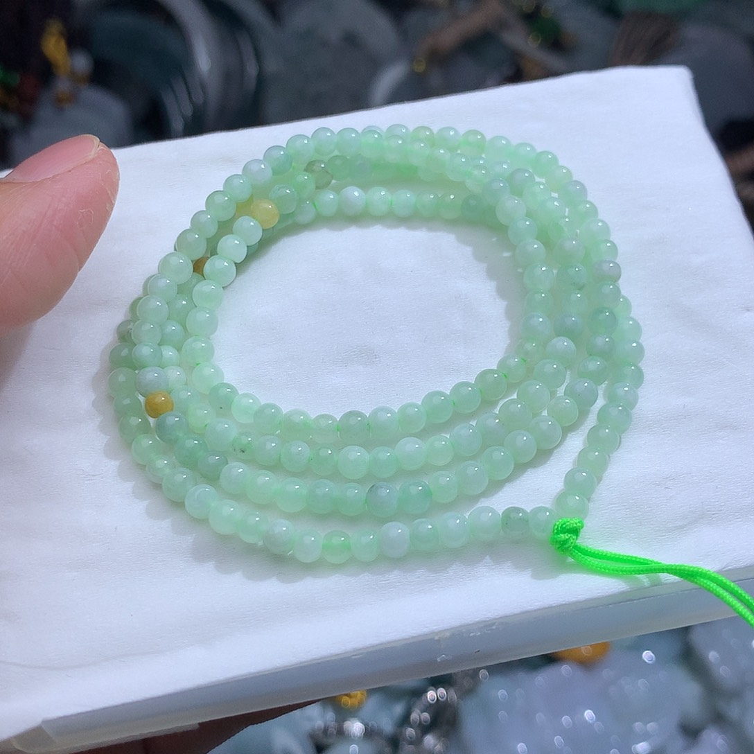 翡翠未镶嵌颈饰1481。