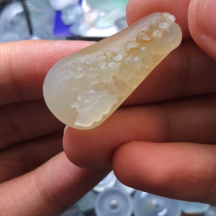 定制翡翠未镶嵌挂件