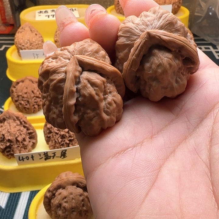 人***烟弯弯核桃，经常做福金蝉作福