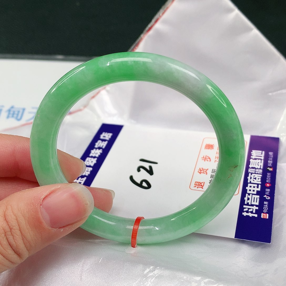 翡翠手镯未镶嵌翡翠