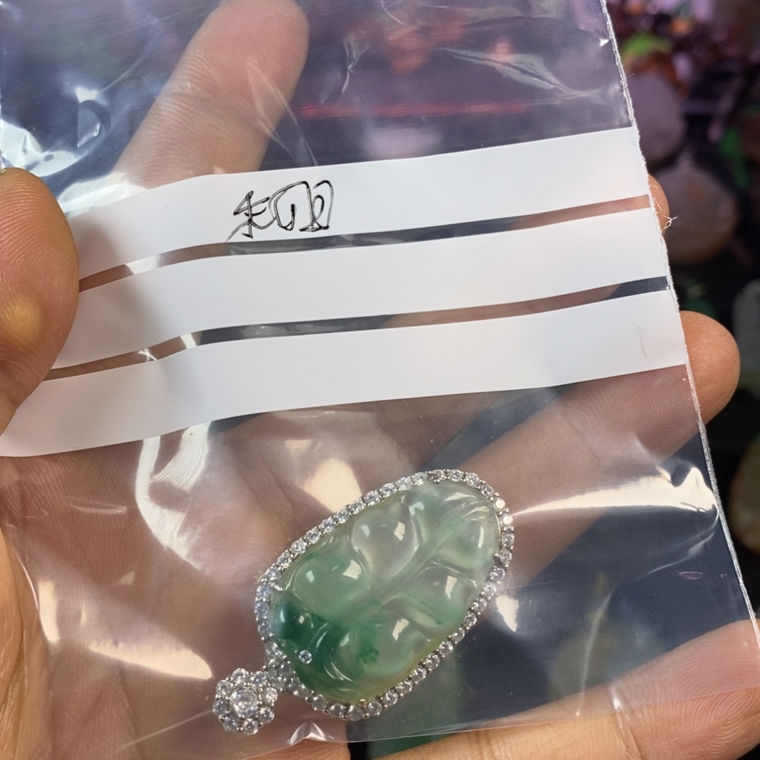 石英质玉（非洲翠）未镶嵌吊坠(不含链)