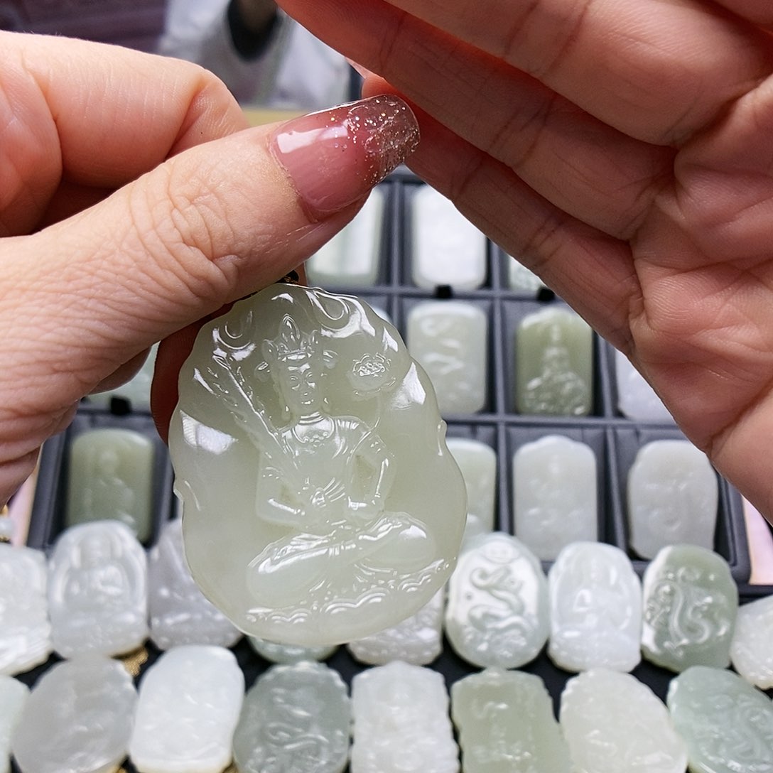 和田玉颈饰未镶嵌痞*菜