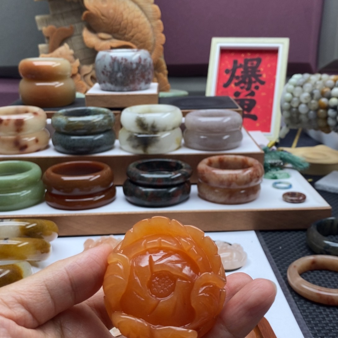 石英质玉未镶嵌手镯@***点