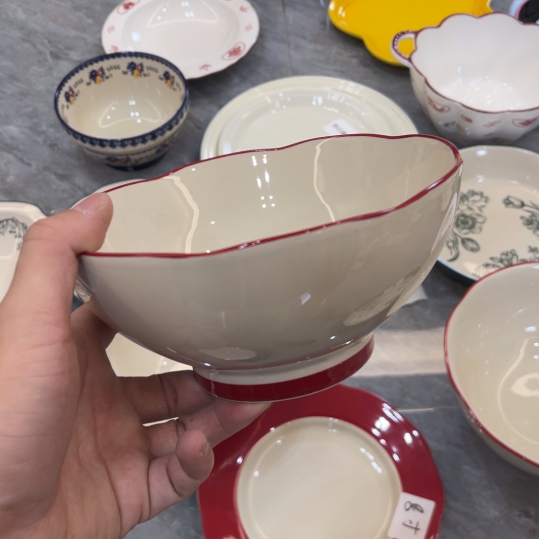 陶瓷微瑕餐具介意勿拍，满18飞！