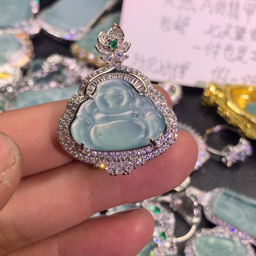 翡翠颈饰未镶嵌佛公
