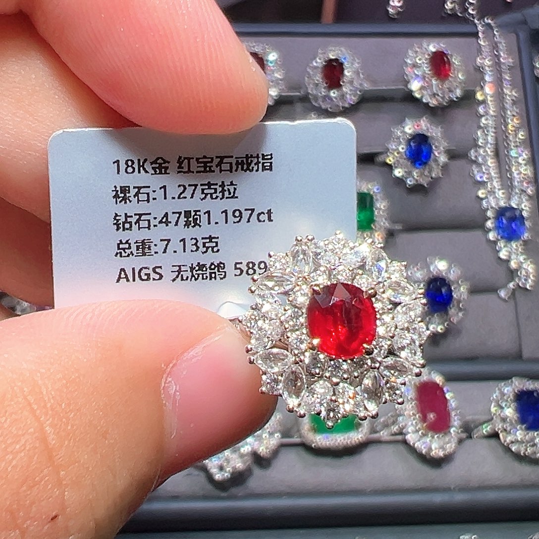 18K金镶嵌红宝石戒指