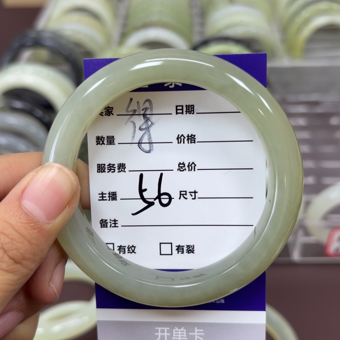 岫玉手镯未镶嵌得**过天然岫玉