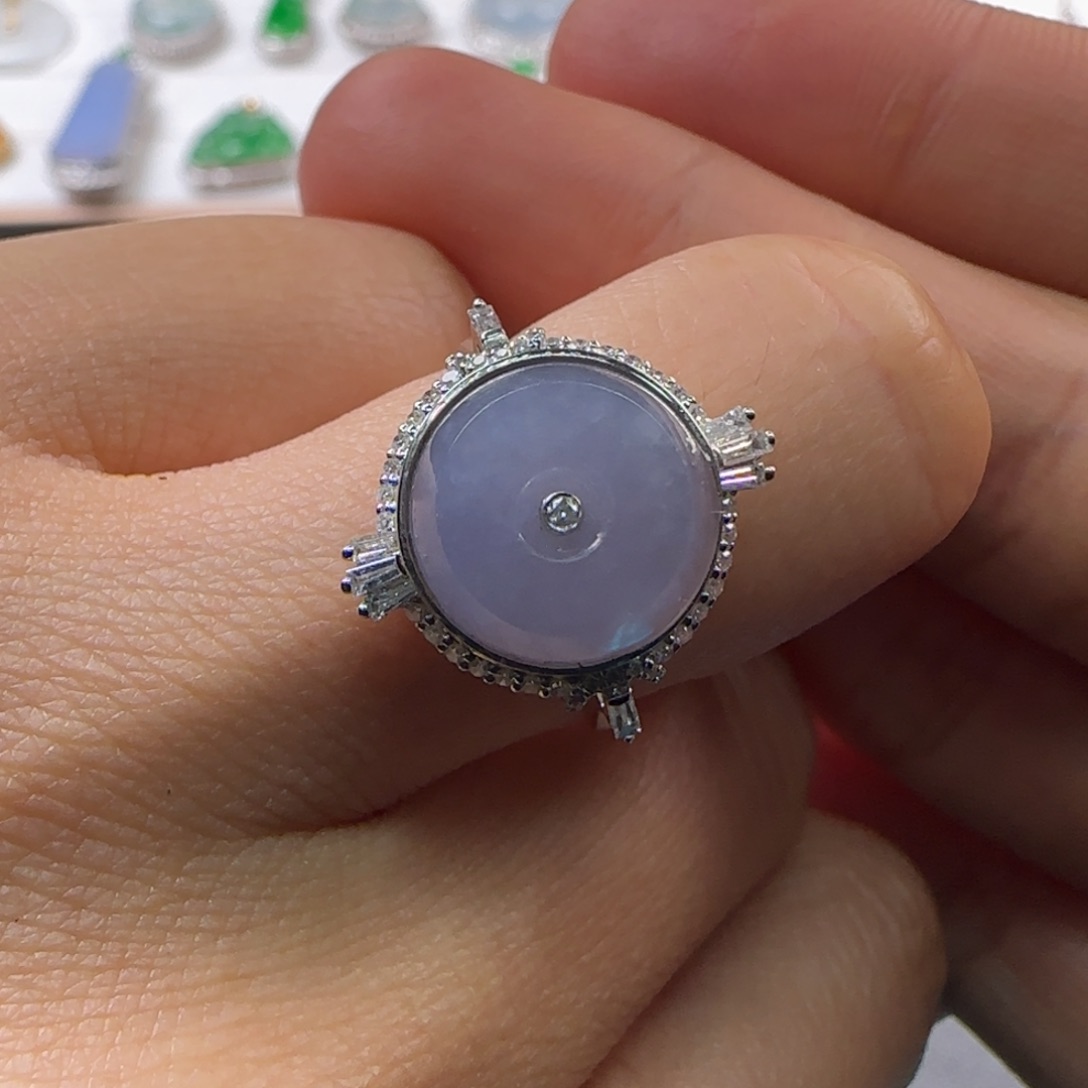 翡翠颈饰18K金镶嵌戒子