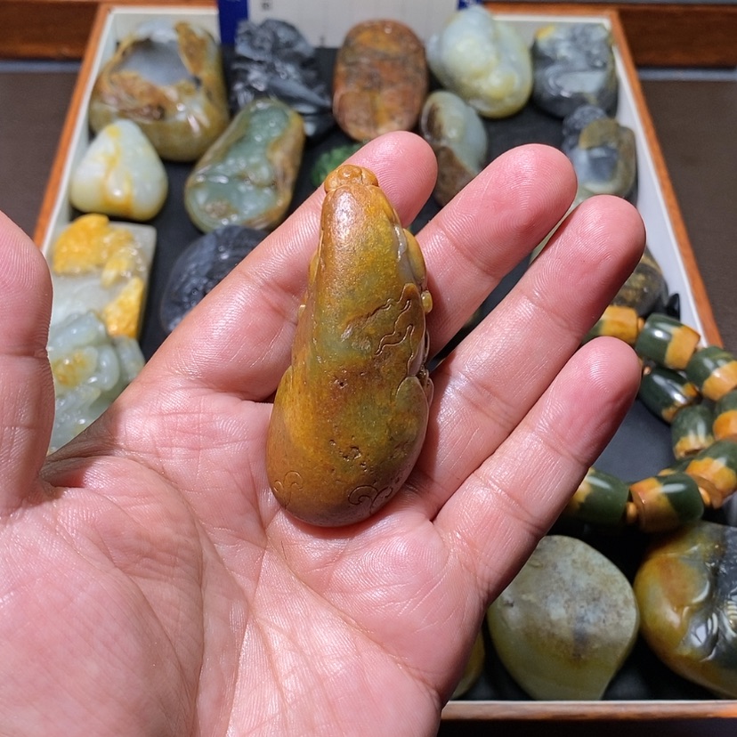 【闪购商品】和田玉颈饰未镶嵌?****邪